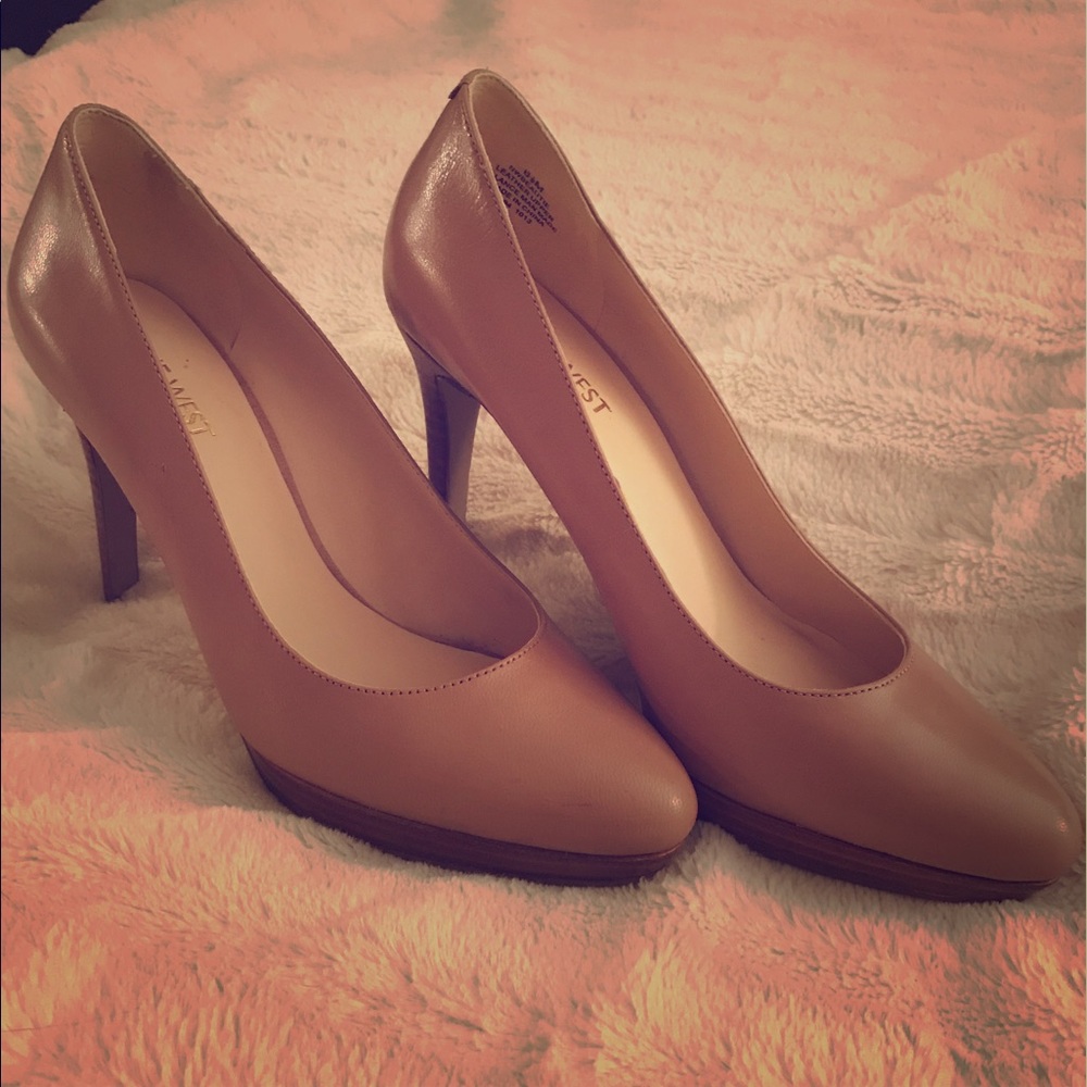 Nine West nude-colored pumps